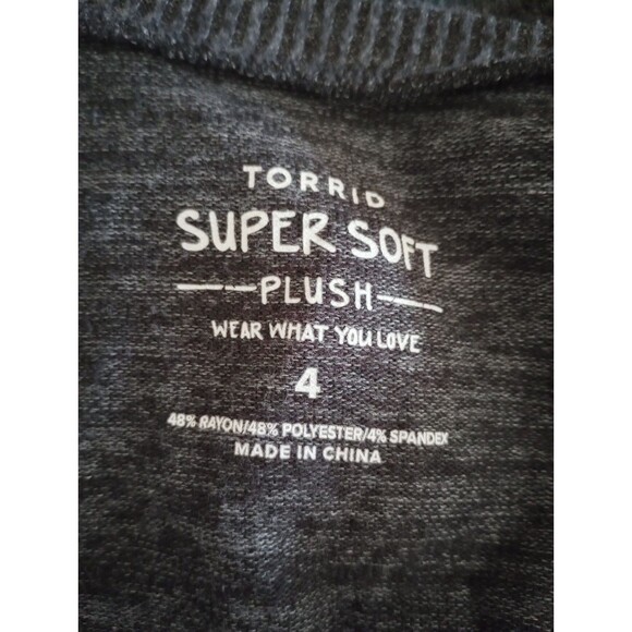 Torrid Super Soft Plush Sweater Top Gray Studded Size 4 4X Cozy Stretch Casual - Picture 5 of 7